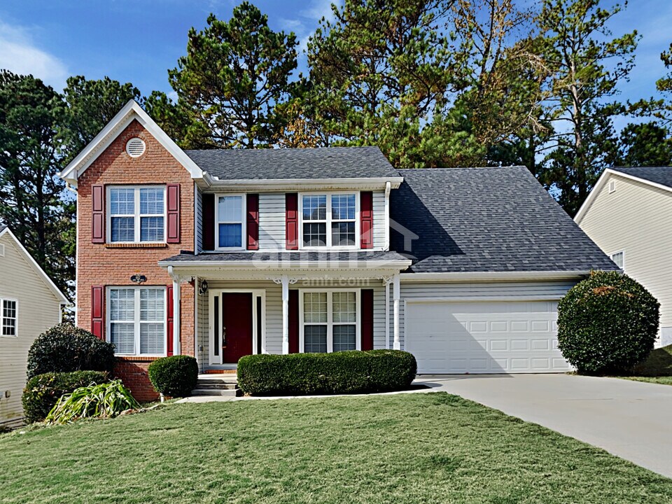 682 Simon Park Cir in Lawrenceville, GA - Foto de edificio