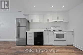 965 Briar Hill Ave in Toronto, ON - Building Photo - Building Photo