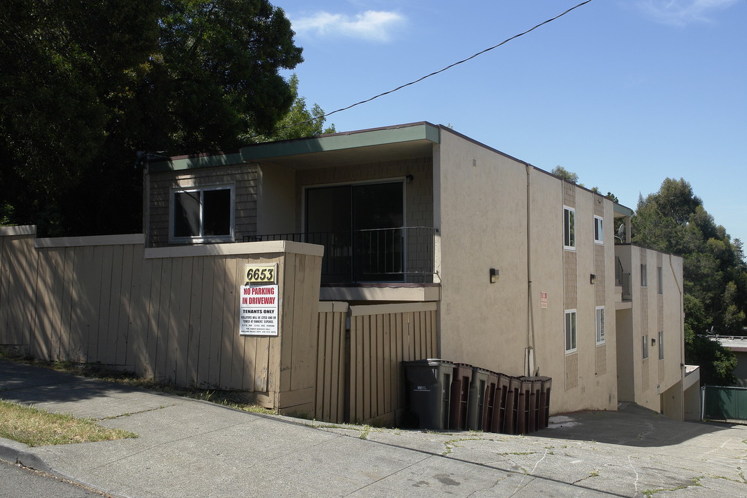 6653 Laird Ave in Oakland, CA - Building Photo