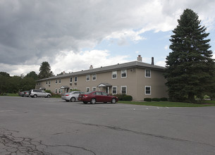 New Carriage House Apartments in Clinton, NY - Foto de edificio - Building Photo