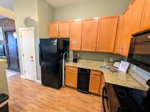 220 W Market St in Greensboro, NC - Building Photo - Building Photo