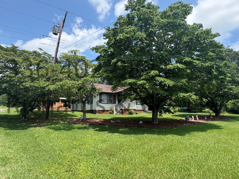 6591 NC-704 in Madison, NC - Building Photo