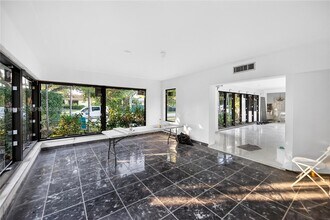 1100 N Shore Dr in Miami Beach, FL - Building Photo - Building Photo