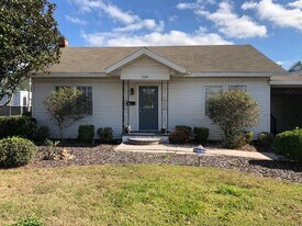 233 N 9th St in Haines City, FL - Building Photo