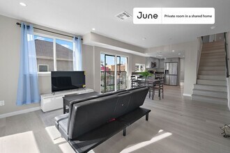 Private bedroom in 5 bed/5 bath Home in Los Angeles, CA - Building Photo - Building Photo