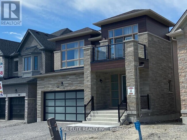 10 Upbound Ct in East Gwillimbury, ON - Building Photo - Building Photo
