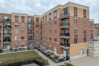 West Market Street Condominiums in Willow Springs, IL - Building Photo - Building Photo