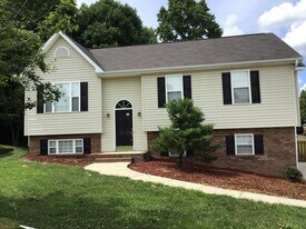 3902 Hunt Chase Ct in Greensboro, NC - Building Photo