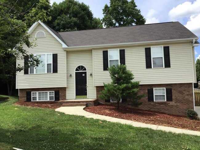 property at 3902 Hunt Chase Ct