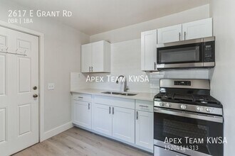 2617 E Grant Rd in Tucson, AZ - Building Photo - Building Photo