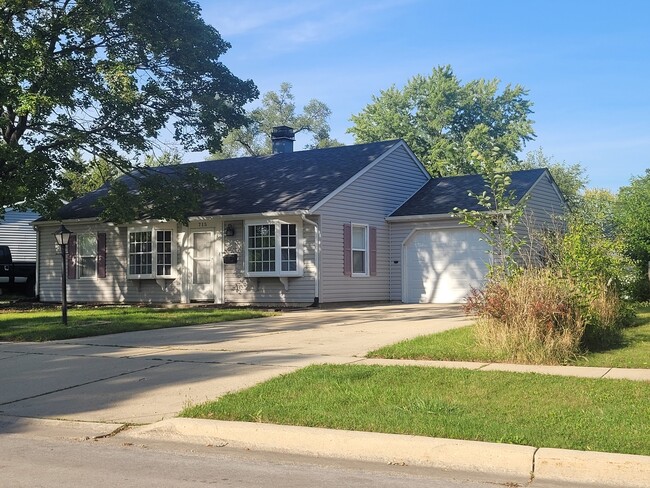 property at 715 Lincolnwood Dr