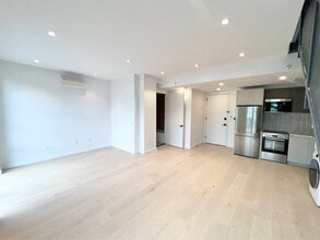 37-25 32nd St in Queens, NY - Building Photo - Building Photo