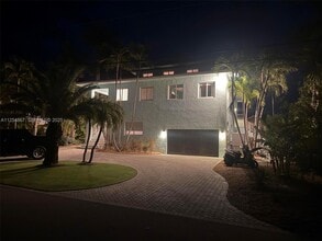 124 Indies Dr S in Duck Key, FL - Foto de edificio - Building Photo