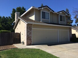1211 Notre Dame Cir in Vacaville, CA - Building Photo