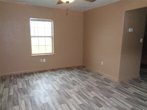 310 S Avenue D in Freeport, TX - Building Photo - Building Photo