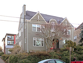 2372 Franklin Ave E in Seattle, WA - Building Photo - Building Photo