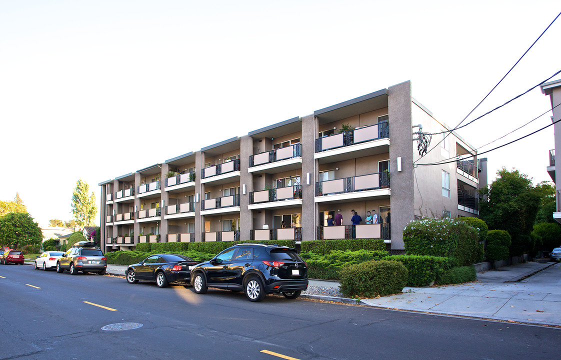 Elm Terrace in San Carlos, CA - Building Photo