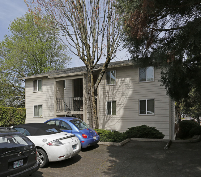 Aspen Terrace Apartments in Portland, OR - Building Photo - Building Photo