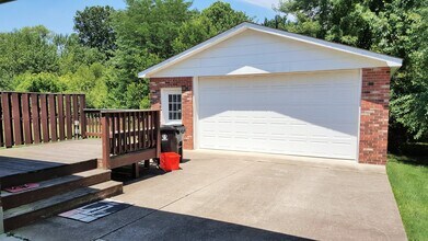 1905 Elba Dr in Louisville, KY - Building Photo - Building Photo