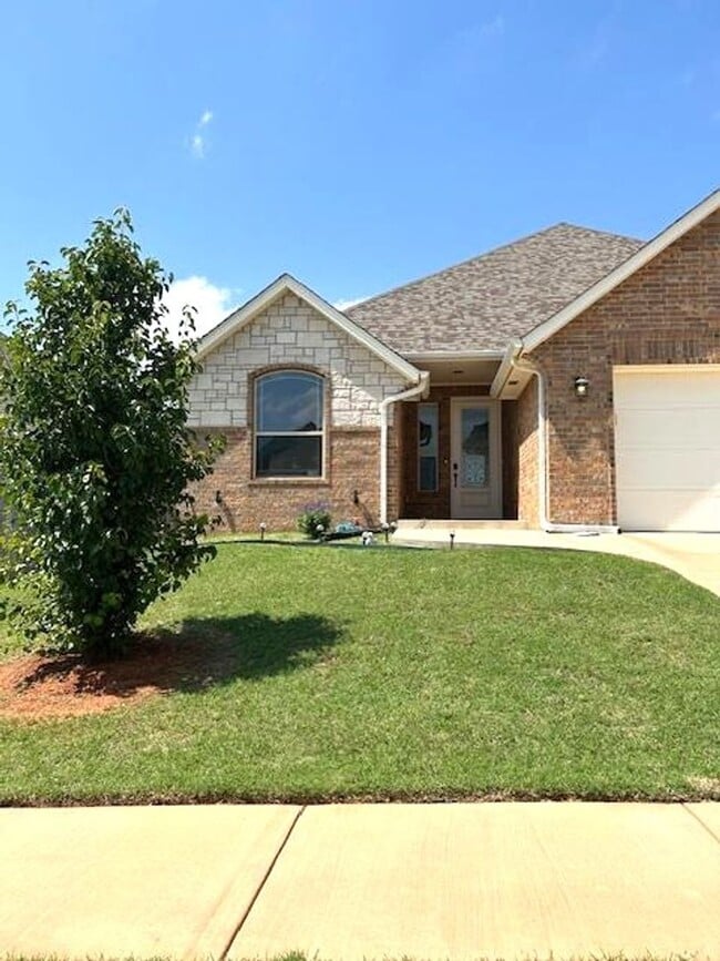 9325 SW 44th Terrace in Oklahoma City, OK - Building Photo - Building Photo