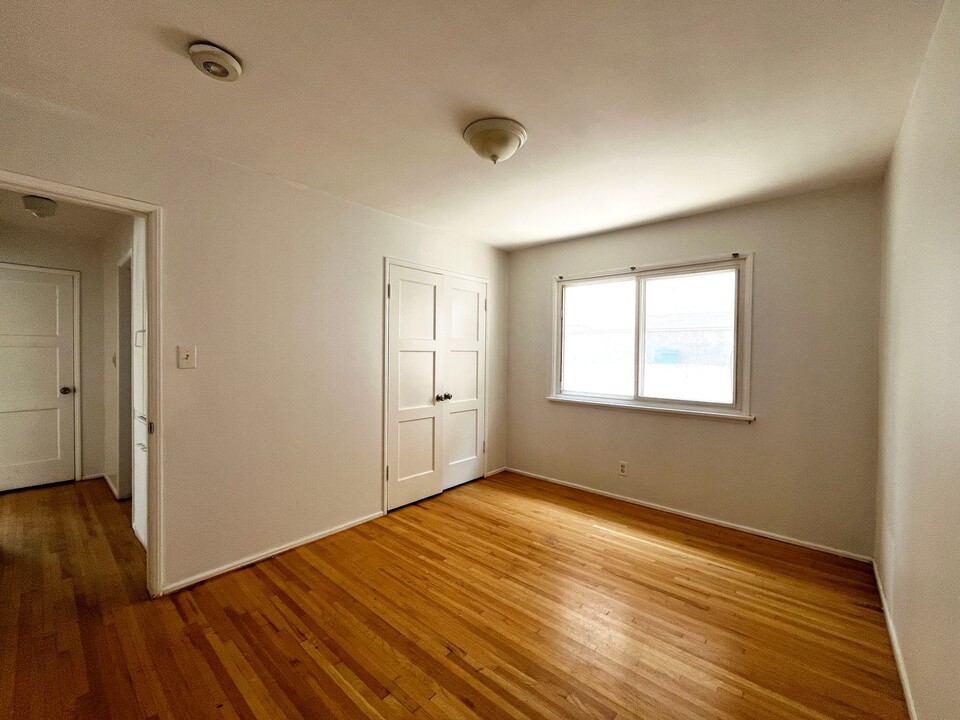 8931 Ramsgate Ave in Los Angeles, CA - Building Photo