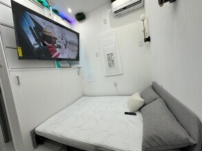 196 Danforth Ave, Unit Tiny Home in Jersey City, NJ - Building Photo - Building Photo