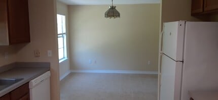 10495 Sharp Blvd in Gulfport, MS - Foto de edificio - Building Photo