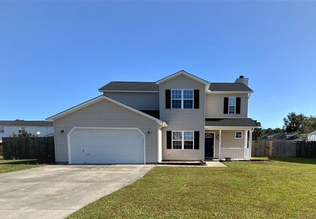 302 Mann St in Hubert, NC - Building Photo