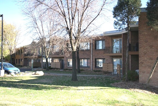 Moir Park Apartments photo'