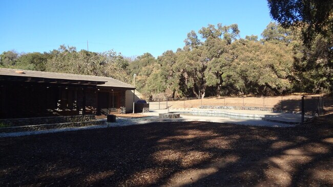 18000 S Mountain Rd in Santa Paula, CA - Building Photo - Building Photo