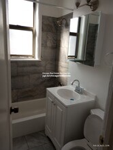 1367 W Estes Ave, Unit 1m in Chicago, IL - Building Photo - Building Photo