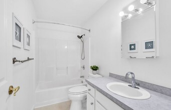 108 Miller Ln in Bridgewater, NJ - Building Photo - Building Photo