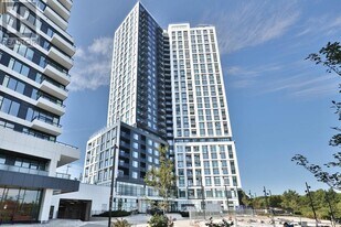 2495 Eglinton Ave W in Mississauga, ON - Building Photo