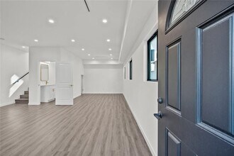 6245 McLaren Ave in Los Angeles, CA - Building Photo - Building Photo