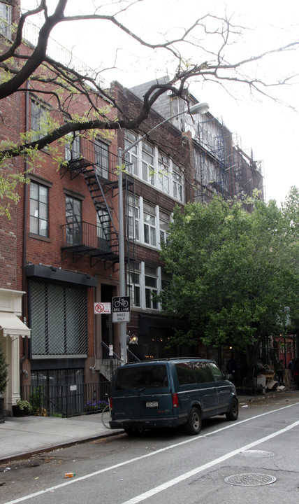 6 E 2nd St in New York, NY - Building Photo