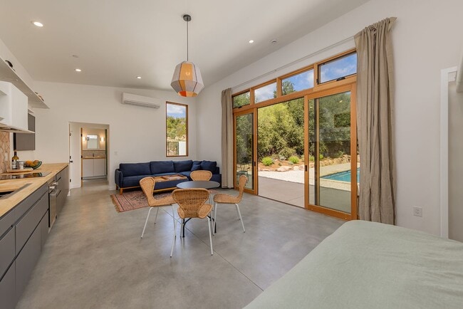 1303 N Montgomery St in Ojai, CA - Building Photo - Building Photo