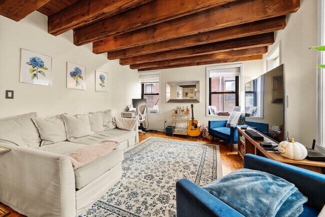 120 Commercial St in Boston, MA - Building Photo - Building Photo