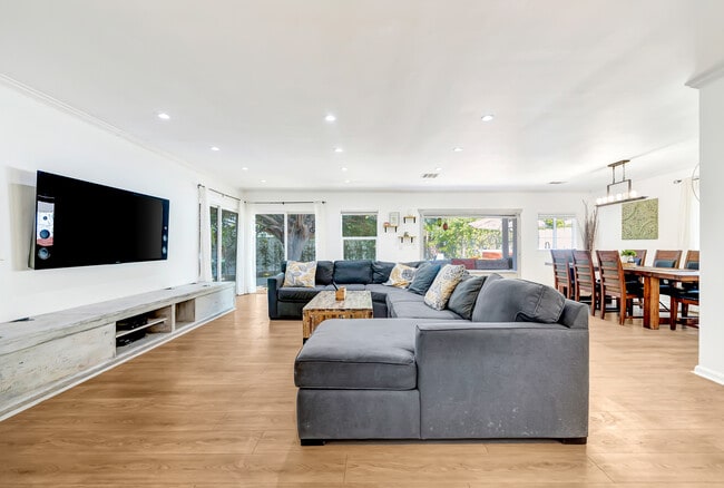 7713 Oakdale Ave in Los Angeles, CA - Building Photo - Building Photo