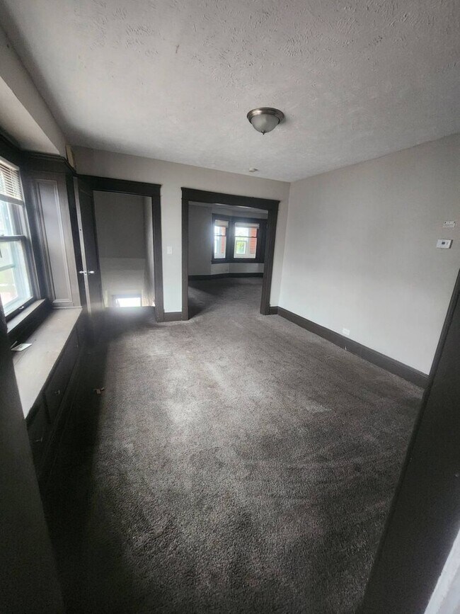 13821 Othello Ave-Unit -Up Unit in Cleveland, OH - Building Photo - Building Photo