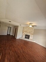 1006 Country Aire Dr in Round Rock, TX - Building Photo - Building Photo