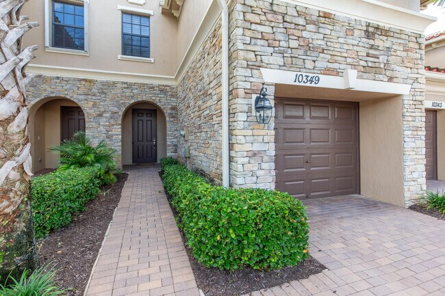 10349 Wellington Parc Dr in Wellington, FL - Building Photo - Building Photo