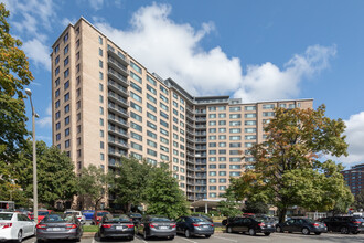 Sherwood at Southern Towers in Alexandria, VA - Foto de edificio - Building Photo