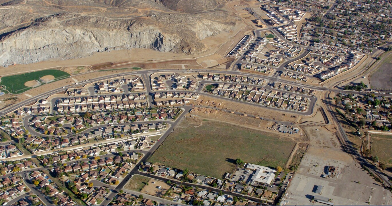 Lennar at Shadow Rock in Jurupa Valley, CA - Building Photo