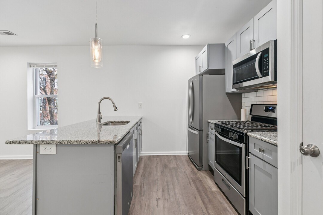 2227 E Cumberland St in Philadelphia, PA - Building Photo