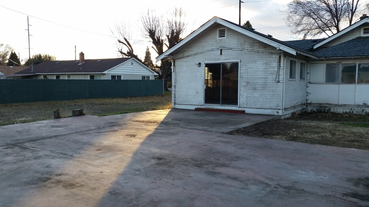 1301 S 16th Ave in Yakima, WA - Building Photo