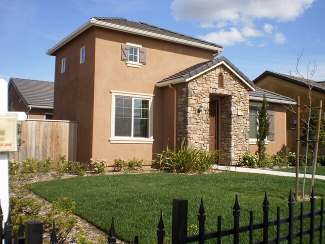 4107 Heritage Ave in Clovis, CA - Building Photo - Building Photo