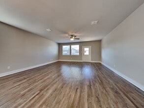 1419 Marvin Gardens in Lancaster, TX - Foto de edificio - Building Photo