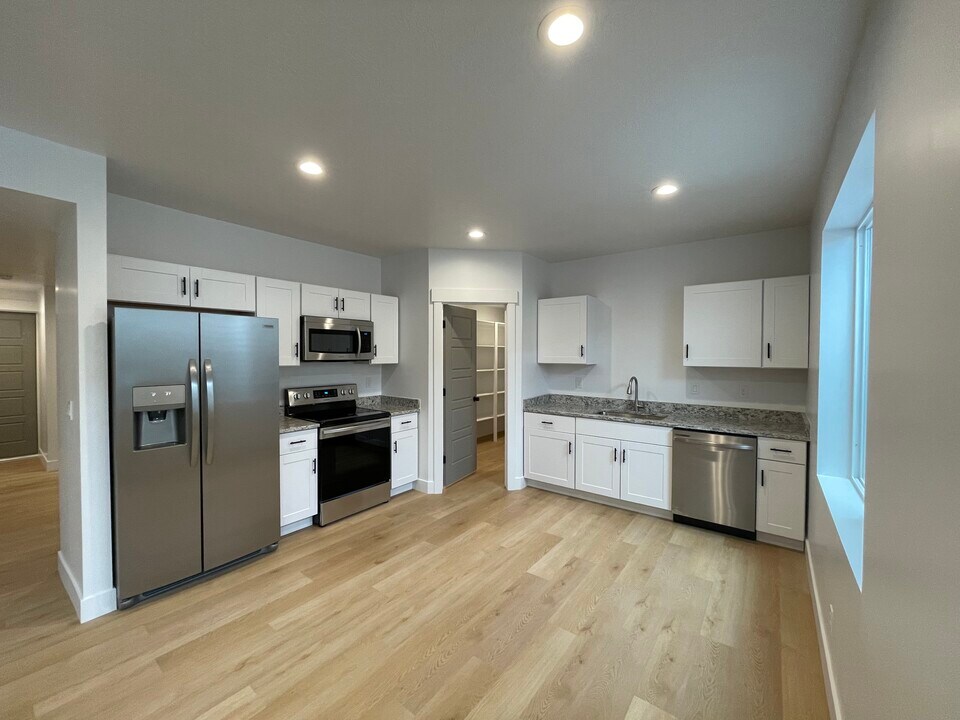 2323 E Patriot Drive in Eagle Mountain, UT - Building Photo