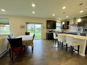 4 Andrew Ln in Hawthorn Woods, IL - Building Photo - Building Photo