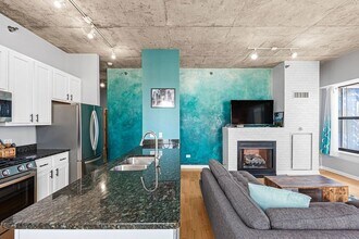 1122 W Catalpa Ave in Chicago, IL - Building Photo - Building Photo